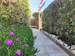 Sea view and ground floor Apartments le Dune