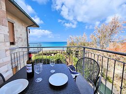 Sea view and ground floor Apartments le Dune