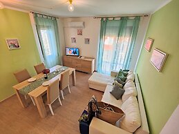 Sea view and ground floor Apartments le Dune