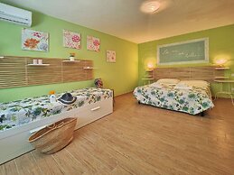 Sea view and ground floor Apartments le Dune