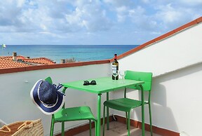 Sea view and ground floor Apartments le Dune