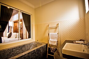 Ravorn Villa Boutique