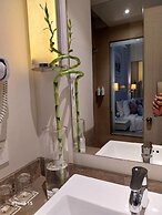 Efcee Sarovar Premiere Bhavnagar