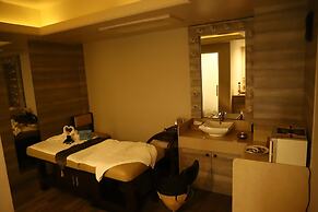 Efcee Sarovar Premiere Bhavnagar