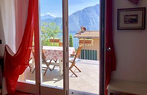 Appartamento Vista Lago Red & Grey