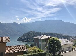 Appartamento Vista Lago Red & Grey