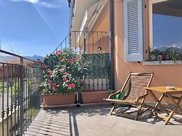 Appartamento Vista Lago Red & Grey