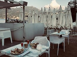 Appartamento Vista Lago Red & Grey