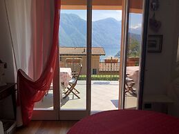 Appartamento Vista Lago Red & Grey