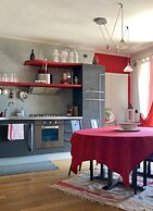 Appartamento Vista Lago Red & Grey