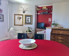 Appartamento Vista Lago Red & Grey