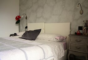 Appartamento Vista Lago Red & Grey