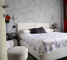 Appartamento Vista Lago Red & Grey