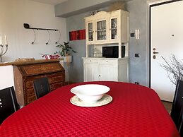 Appartamento Vista Lago Red & Grey