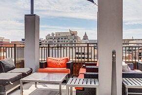 Capitol Hill Fully Furnished Apartments, Sleeps 5-6 Guests