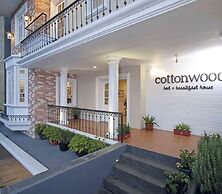 Cottonwood Bed & Breakfast House