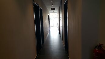 9 Square Hotel - Sri Kembangan