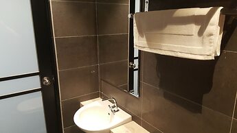 9 Square Hotel - Sri Kembangan