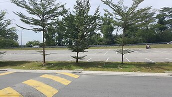 9 Square Hotel - Sri Kembangan