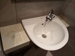 9 Square Hotel - Sri Kembangan