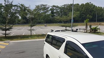 9 Square Hotel - Sri Kembangan