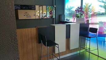 9 Square Hotel - Sri Kembangan