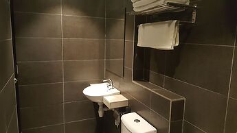 9 Square Hotel - Sri Kembangan