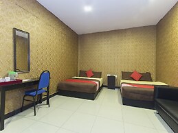 OYO 439 Night Queen Hotel