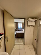 Gold Hotel