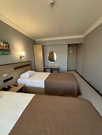 Gold Hotel