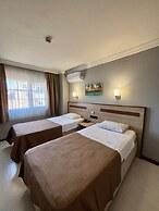 Gold Hotel