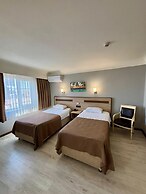Gold Hotel