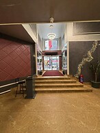 Gold Hotel