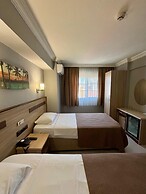 Gold Hotel