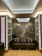 Gold Hotel