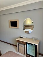 Gold Hotel