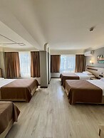 Gold Hotel