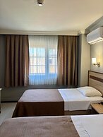 Gold Hotel