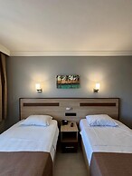 Gold Hotel