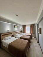 Gold Hotel