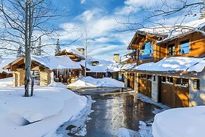 Stein Eriksen Residences