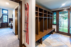 Stein Eriksen Residences