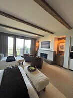 Stein Eriksen Residences