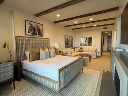 Stein Eriksen Residences