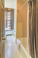 Colonial Houses, an Official Colonial Williamsburg Hotel