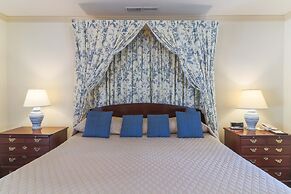 Colonial Houses, an Official Colonial Williamsburg Hotel