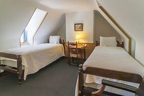 Colonial Houses, an Official Colonial Williamsburg Hotel