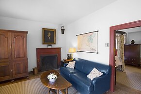 Colonial Houses, an Official Colonial Williamsburg Hotel