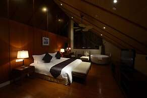 Shixishu Jianguo Yalong Bay Resort Hotel