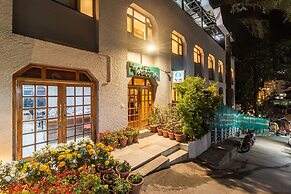 Treebo Varuna With Mountain View